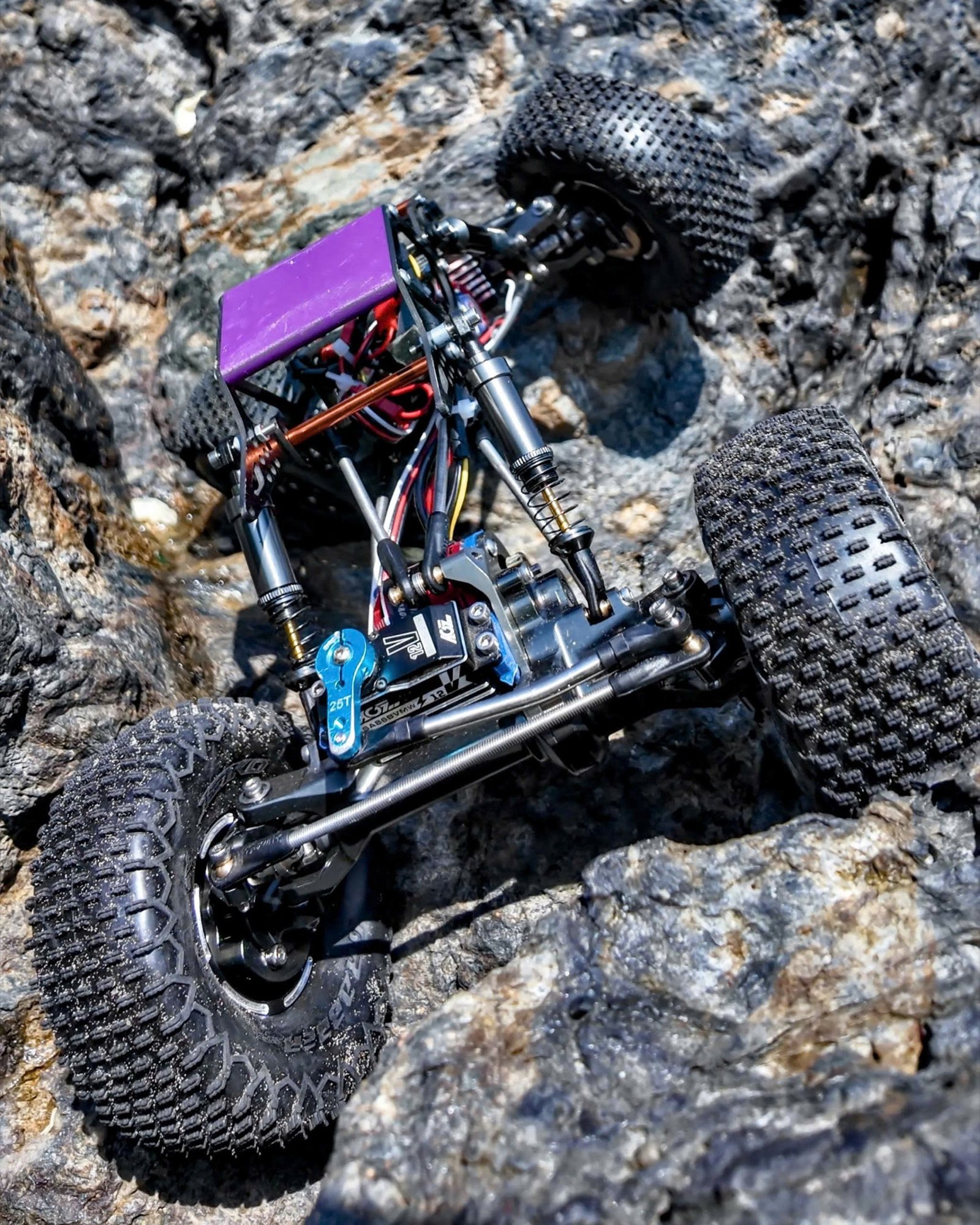 9C crawler holding grip on rock